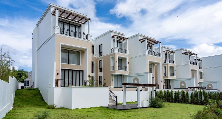 For rent 5 bedrooms villa in Mueang Phuket, Phuket