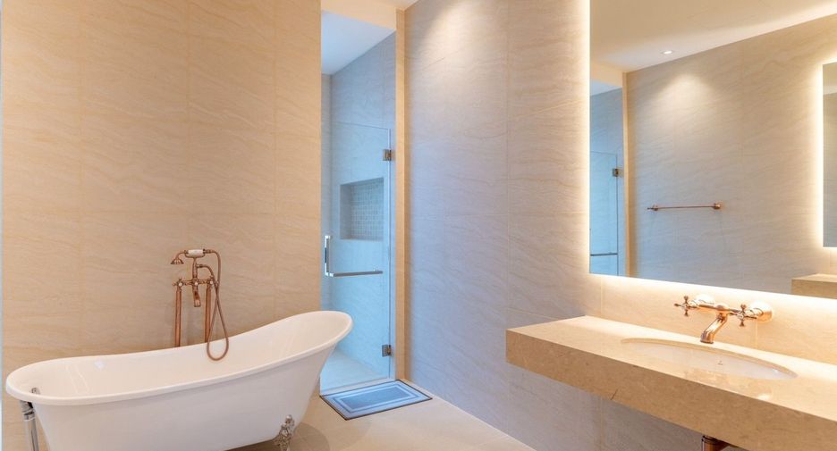 For rent 5 bedrooms villa in Mueang Phuket, Phuket