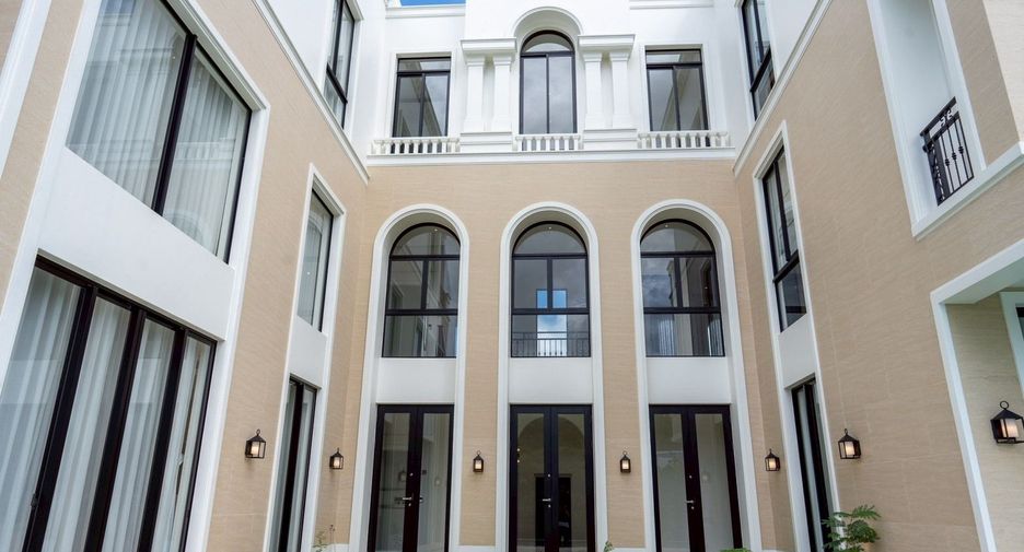 For rent 5 bedrooms villa in Mueang Phuket, Phuket