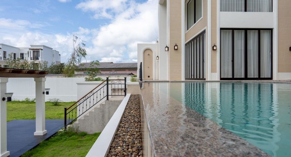 For rent 5 bedrooms villa in Mueang Phuket, Phuket