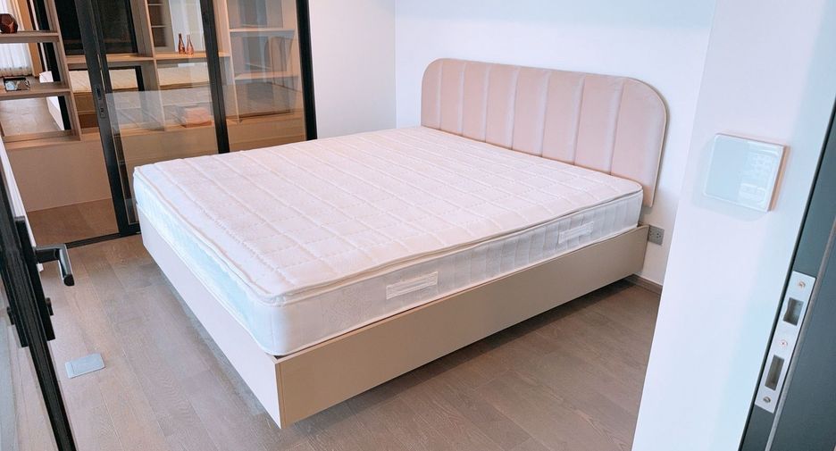 For rent and for sale 3 bedrooms condo in Ratchathewi, Bangkok