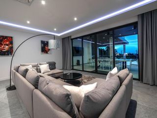 Haus zum Kauf mit 6 Zimmer in Bang Lamung, Chonburi