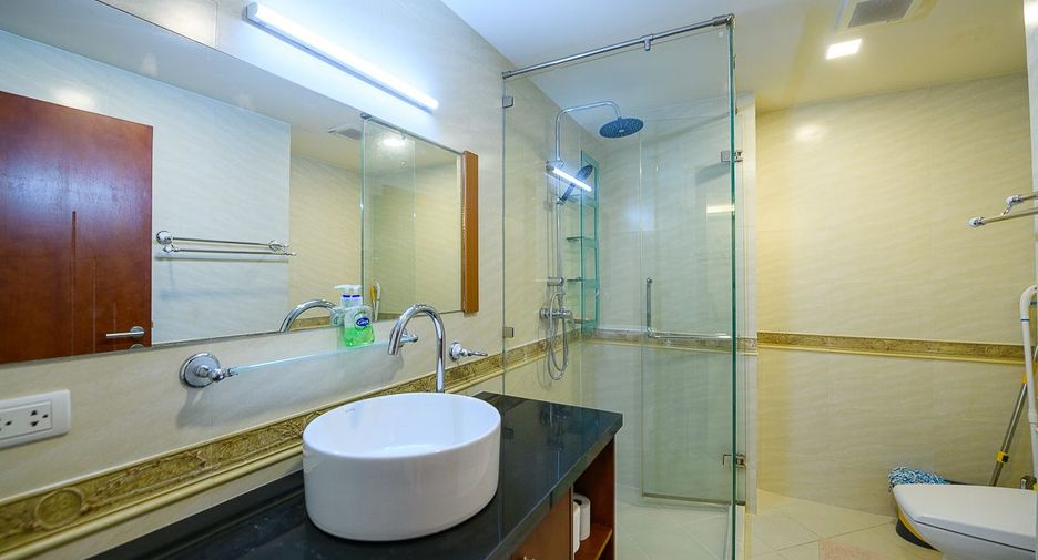 For rent 2 bedrooms condo in South Pattaya, Pattaya