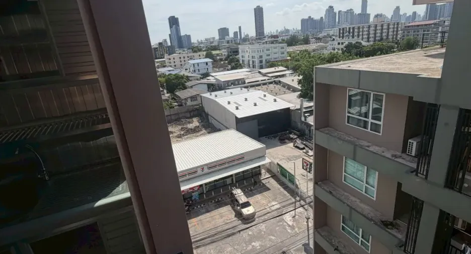 For rent studio condo in Phra Khanong, Bangkok