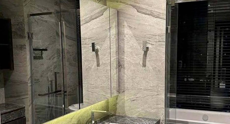 Продажа 3 спальни кондо в Кхлонг Тоеи, Бангкок