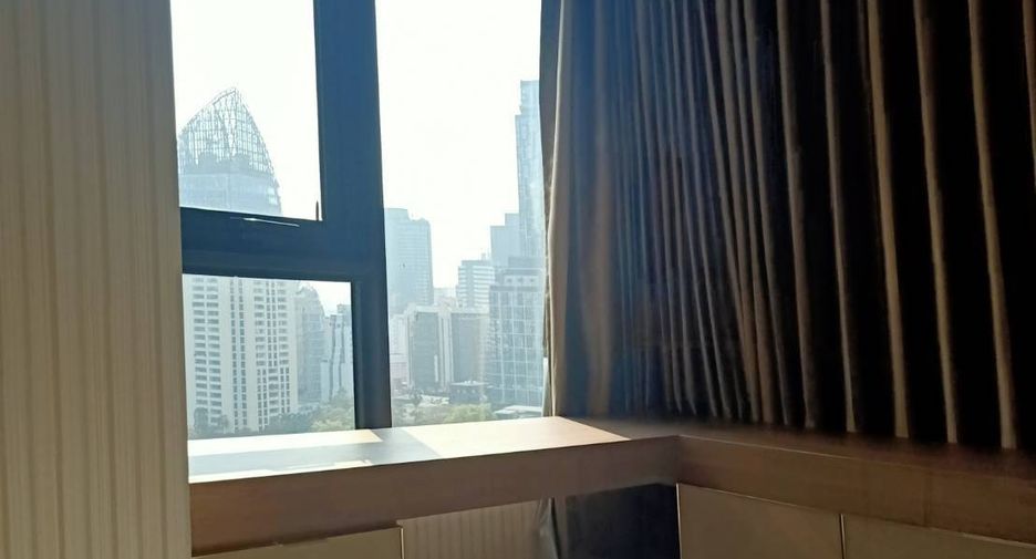 For rent 2 bedrooms condo in Pathum Wan, Bangkok