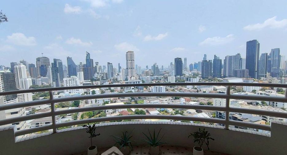À louer 4 chambres condo à Khlong Toei, Bangkok
