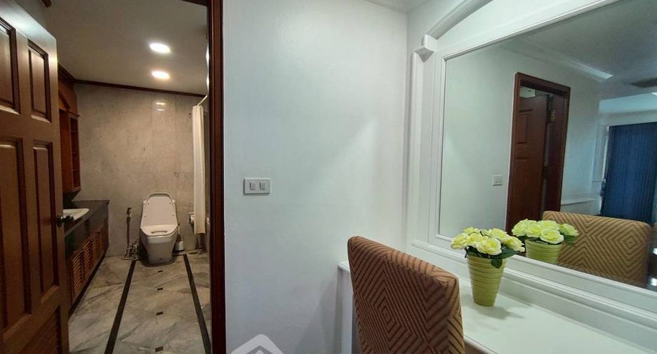 À louer 4 chambres condo à Khlong Toei, Bangkok