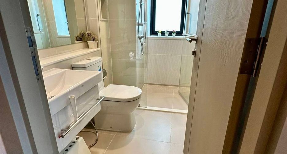 For rent 2 bedrooms condo in Huai Khwang, Bangkok