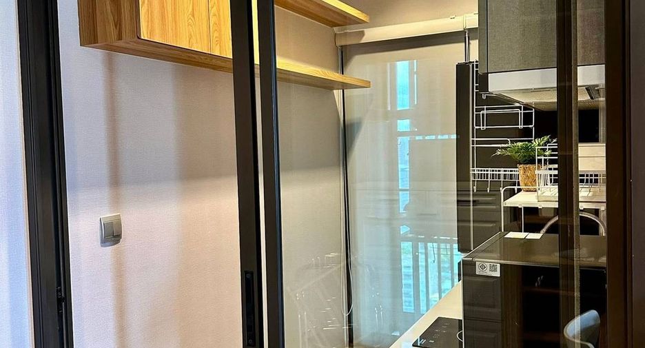 For rent 2 bedrooms condo in Huai Khwang, Bangkok