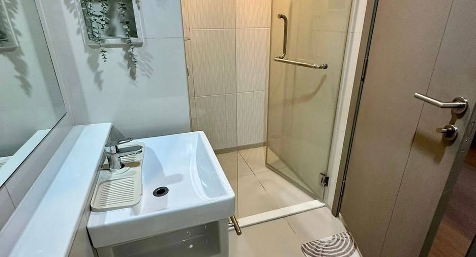 For rent 2 bedrooms condo in Huai Khwang, Bangkok