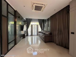 Haus zur Miete mit 4 Zimmer in Prawet, Bangkok