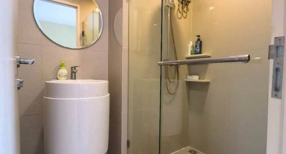 Wohnung zur Miete mit 2 Zimmer in Huai Khwang, Bangkok