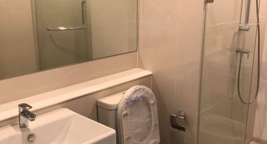 For rent 2 bedrooms condo in Pathum Wan, Bangkok