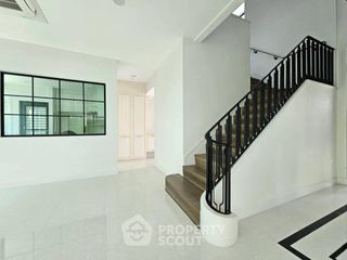 For rent 4 bedrooms house in Taling Chan, Bangkok