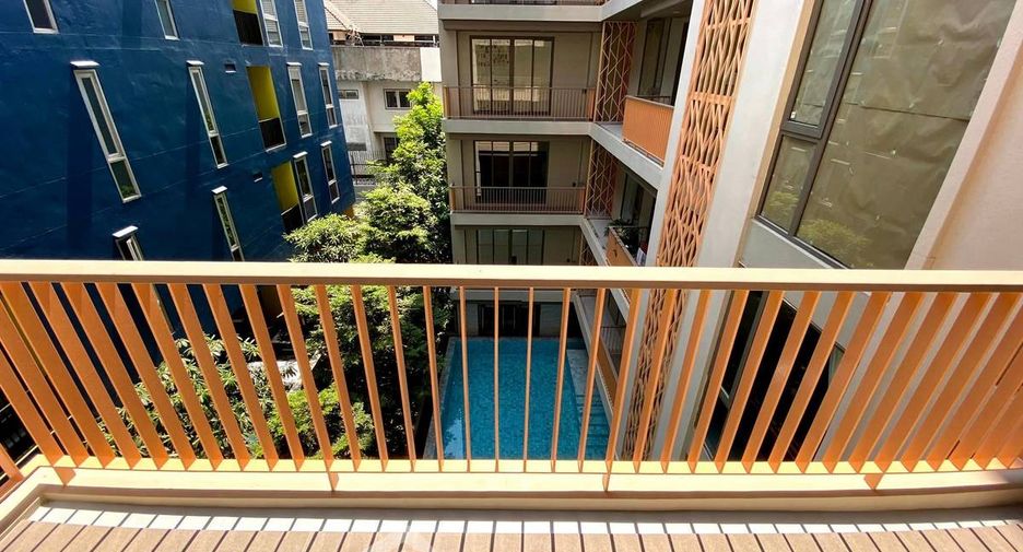 For rent 2 bedrooms condo in Pathum Wan, Bangkok
