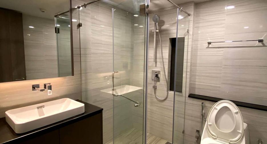 For rent 2 bedrooms condo in Pathum Wan, Bangkok