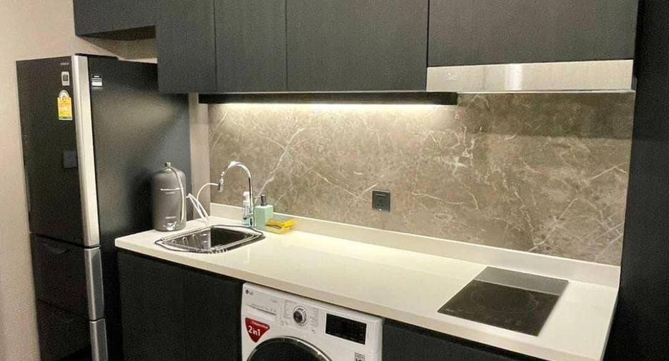 For rent 2 bedrooms condo in Pathum Wan, Bangkok