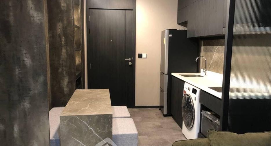 For rent 2 bedrooms condo in Pathum Wan, Bangkok
