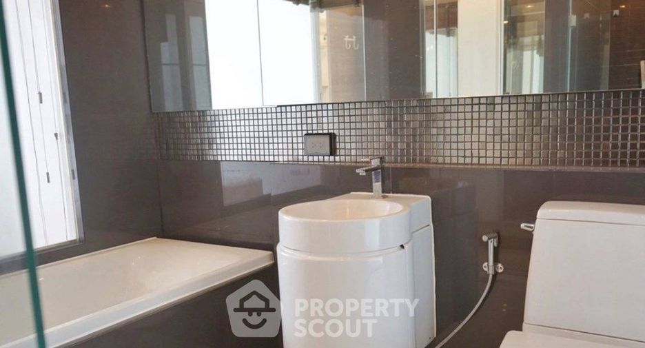 For rent 2 bedrooms condo in Phra Khanong, Bangkok