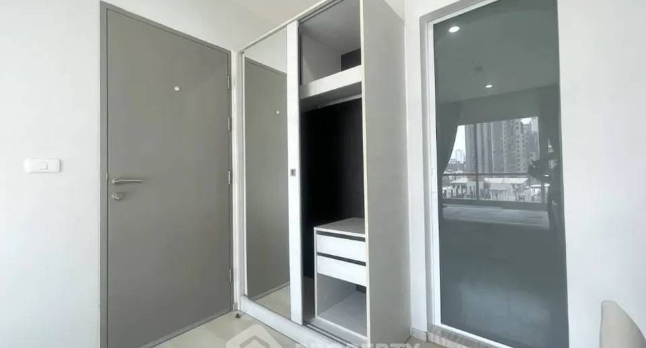 À louer 2 chambres condo à Huai Khwang, Bangkok