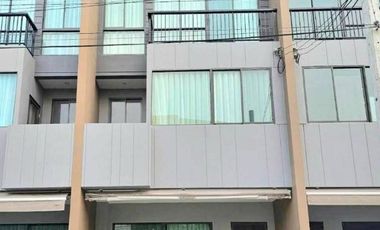 For rent 3 ベッドルーム townhouse in Saphan Sung, Bangkok