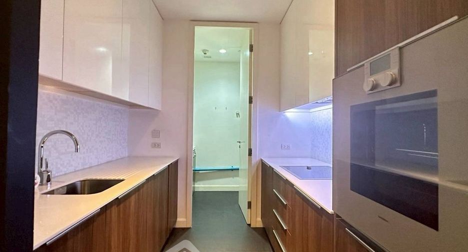 For rent 2 bedrooms condo in Pathum Wan, Bangkok