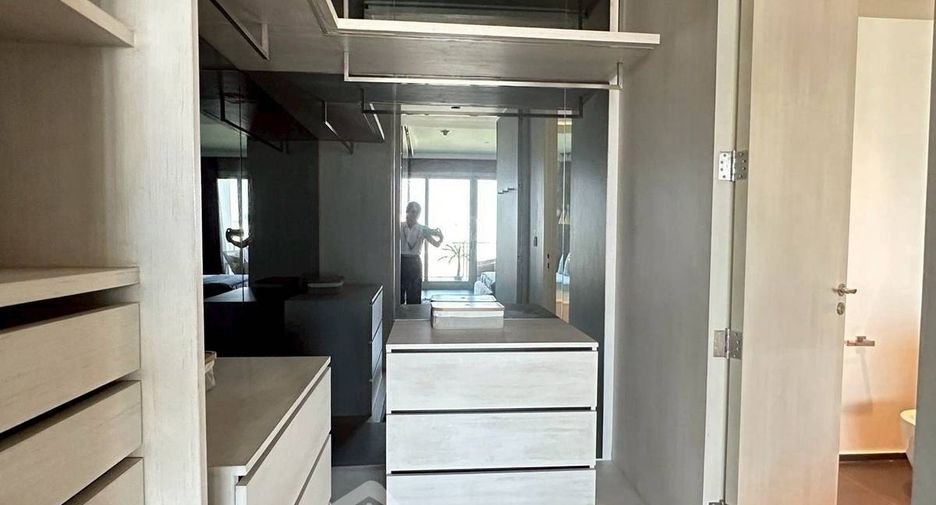 For rent 2 bedrooms condo in Pathum Wan, Bangkok