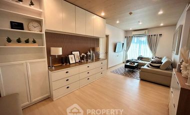 For rent 3 bedrooms condo in Huai Khwang, Bangkok
