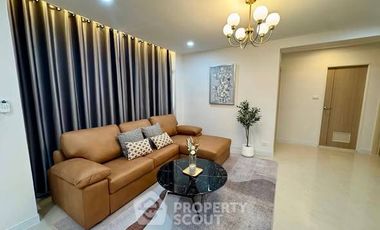 For rent 3 bedrooms condo in Huai Khwang, Bangkok