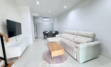 For rent 3 ベッドルーム townhouse in Saphan Sung, Bangkok