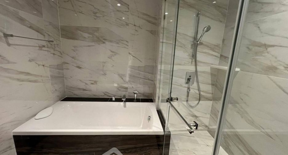 For rent 3 bedrooms condo in Sathon, Bangkok