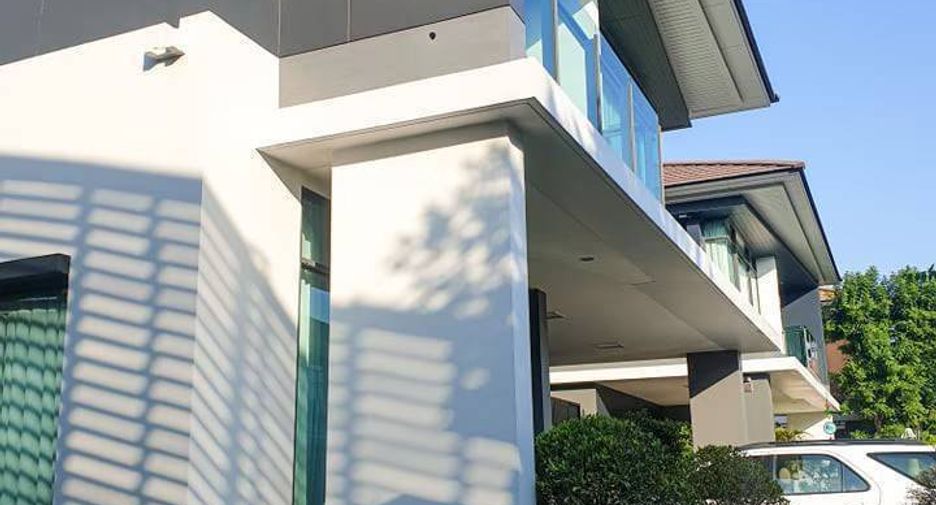 For rent 4 bedrooms house in Bang Kapi, Bangkok