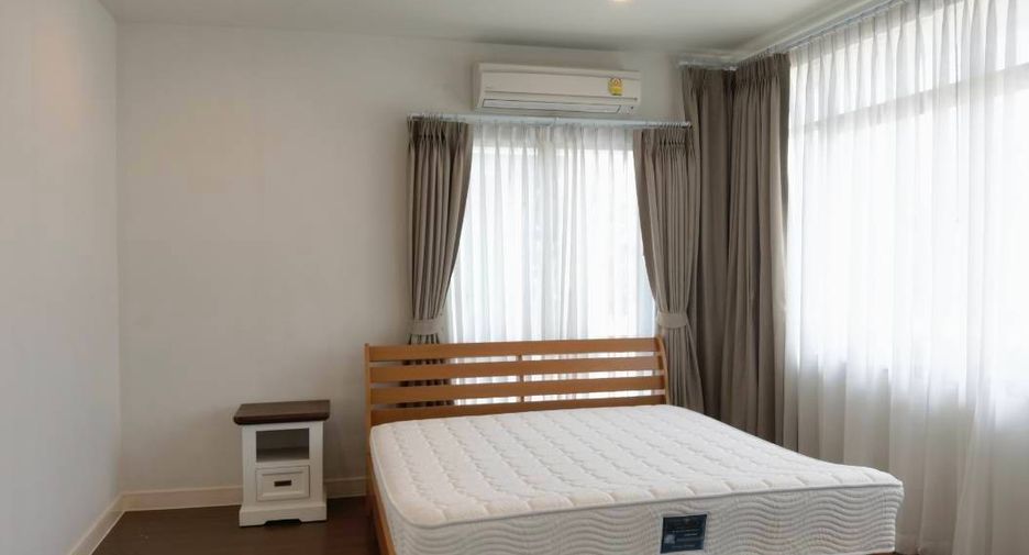 For rent 4 bedrooms house in Bang Kapi, Bangkok