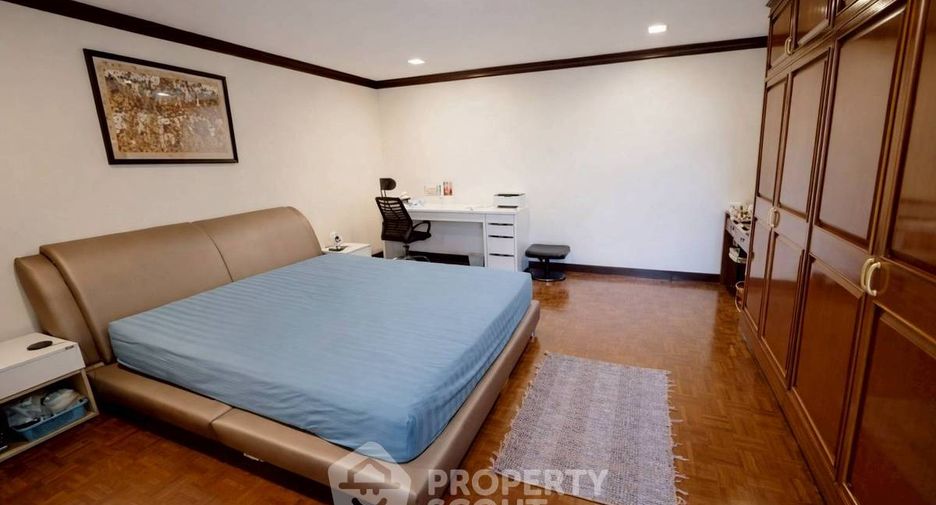 For rent 4 bedrooms condo in Watthana, Bangkok
