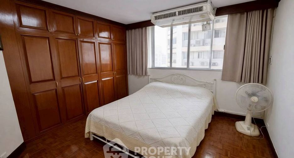 For rent 4 bedrooms condo in Watthana, Bangkok