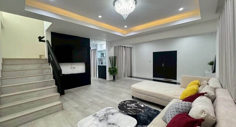 À louer 4 chambres maison à Huay Yai, Pattaya