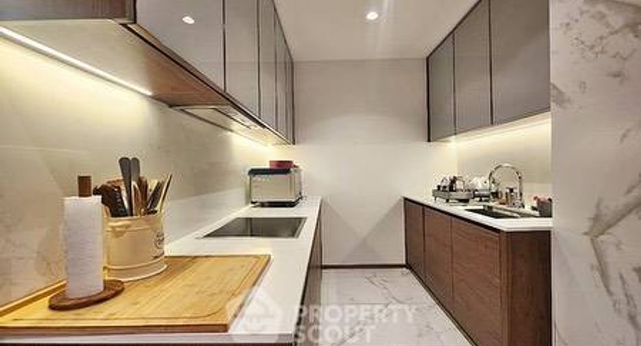 For rent 4 bedrooms condo in Khlong Toei, Bangkok