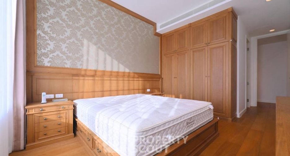 For rent 3 bedrooms condo in Pathum Wan, Bangkok