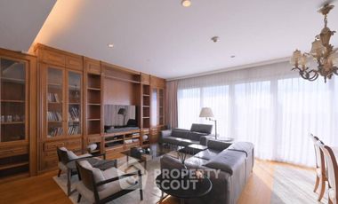For rent 3 bedrooms condo in Pathum Wan, Bangkok