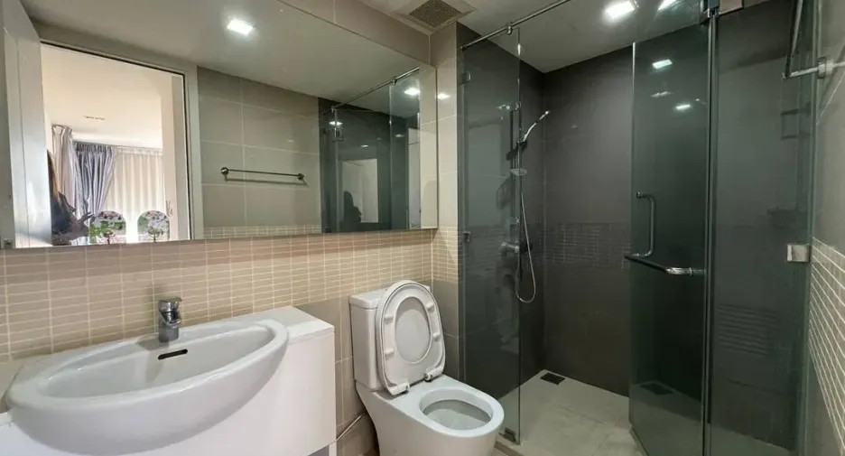 À vendre et à louer 2 chambres condo à Chatuchak, Bangkok