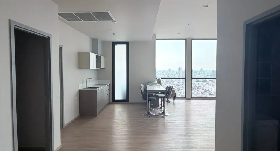 For rent 3 ベッドルーム condo in Sathon, Bangkok