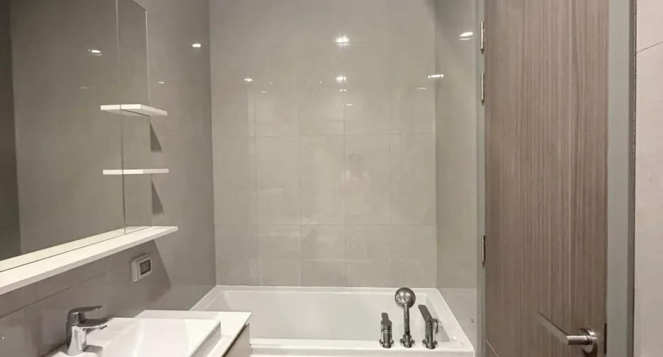 For rent 3 ベッドルーム condo in Sathon, Bangkok