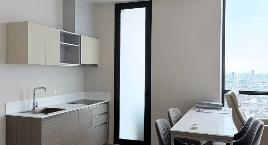 For rent 3 ベッドルーム condo in Sathon, Bangkok