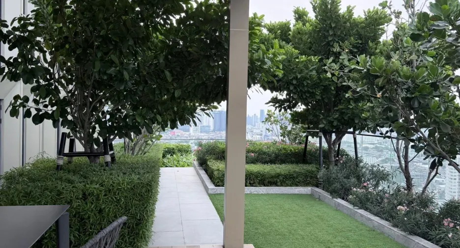 For rent 3 ベッドルーム condo in Sathon, Bangkok