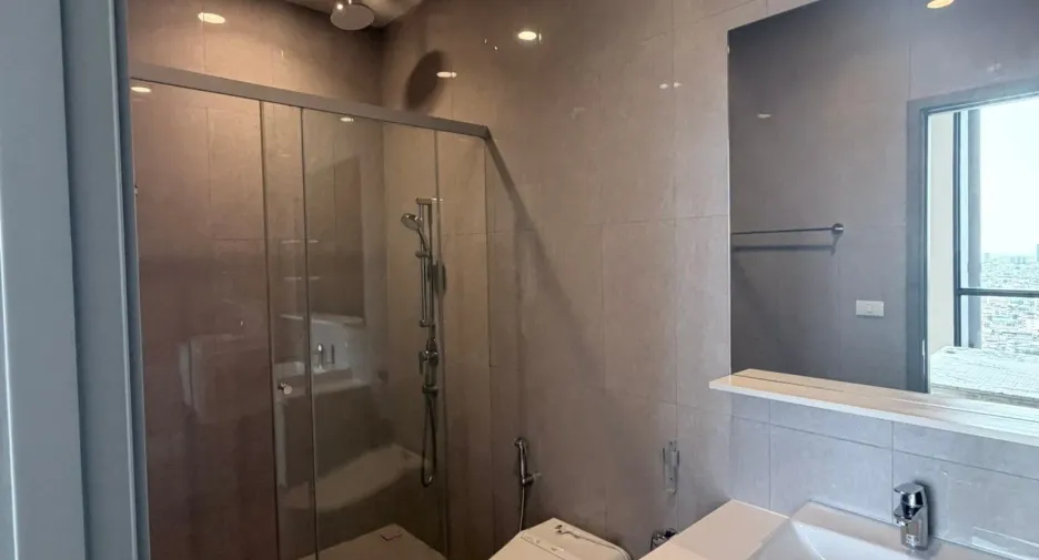 For rent 3 ベッドルーム condo in Sathon, Bangkok