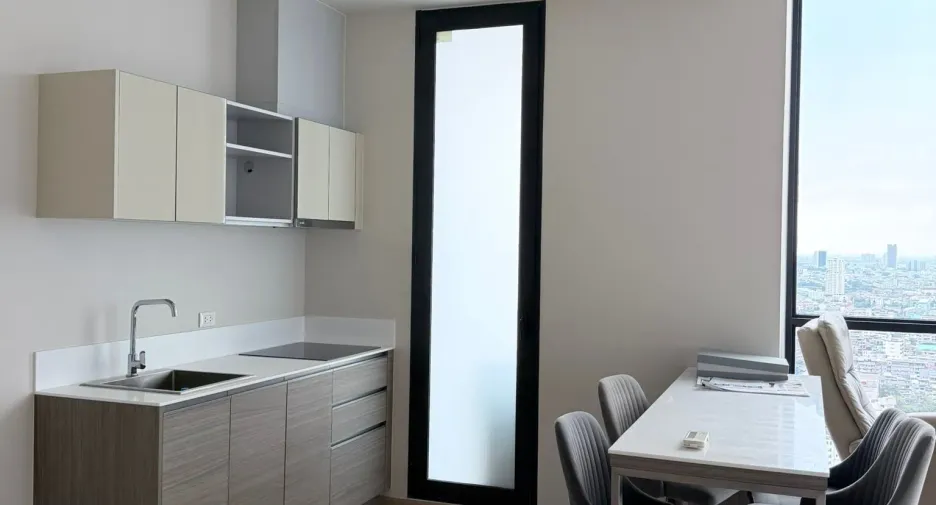 For rent 3 ベッドルーム condo in Sathon, Bangkok