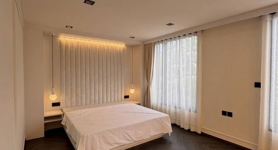 For sale 3 bedrooms house in Huai Khwang, Bangkok