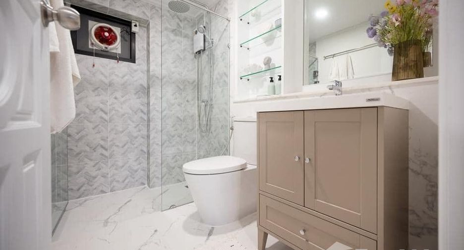 For rent 2 bedrooms condo in Watthana, Bangkok
