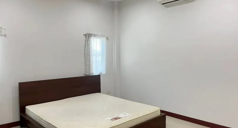 For rent 3 bedrooms house in Saraphi, Chiang Mai
